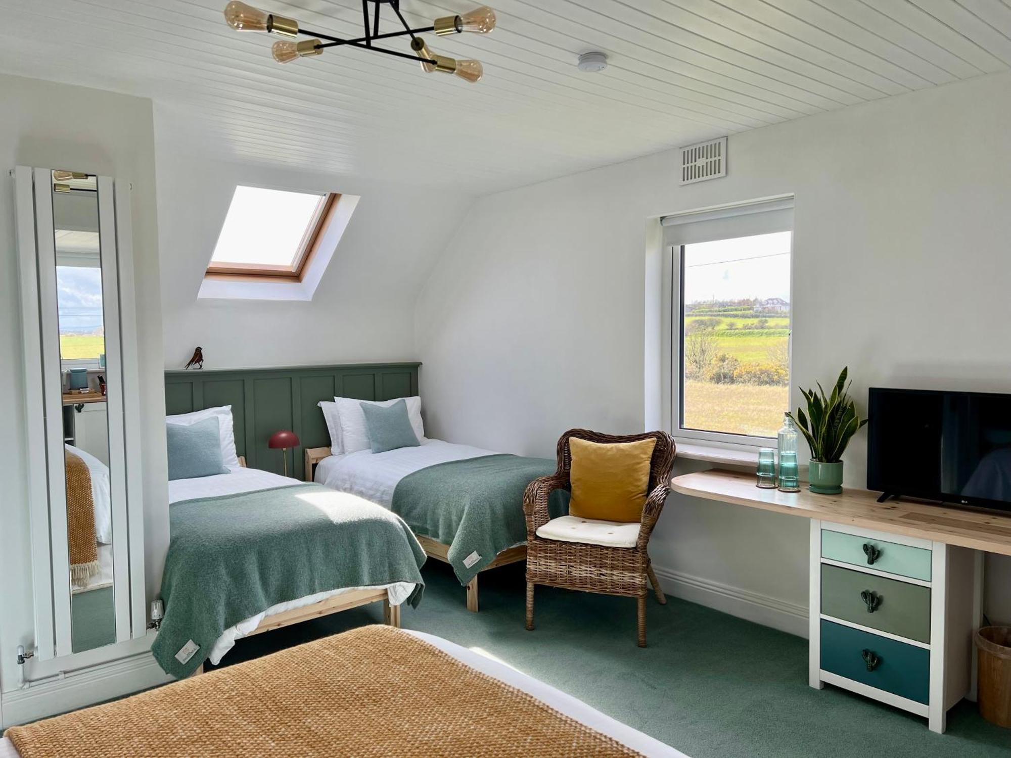 Thistledown Lodge Fethard on Sea Exterior photo